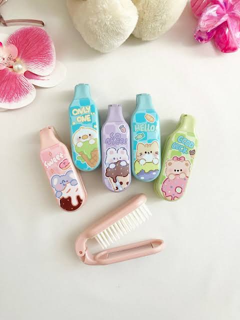 Pastel/Plaid design Comb with Mirror (4 pcs) Net Price Rs.50