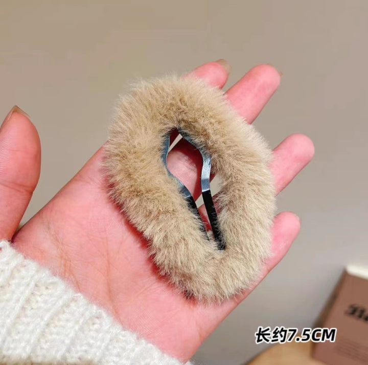 Furry cloud BB clip - Pack of 12 (Net Price Rs.8)