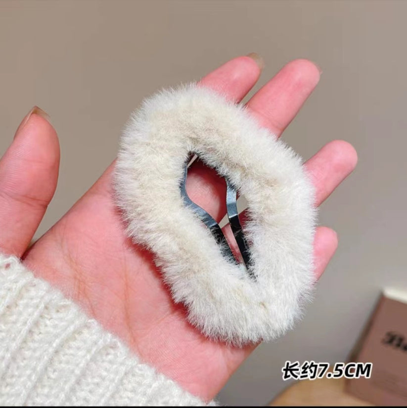 Furry cloud BB clip - Pack of 12 (Net Price Rs.8)