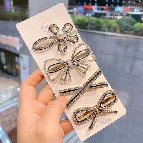 Crystal hair clips (3 packs) Net price Rs. 95