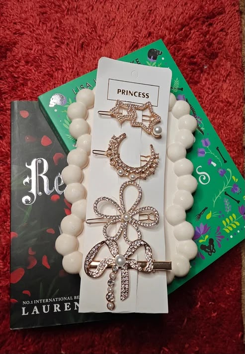 Crystal hair clips (3 packs) Net price Rs. 95